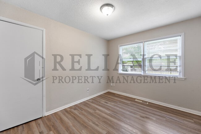 Building Photo - 1642 E Denver Dr