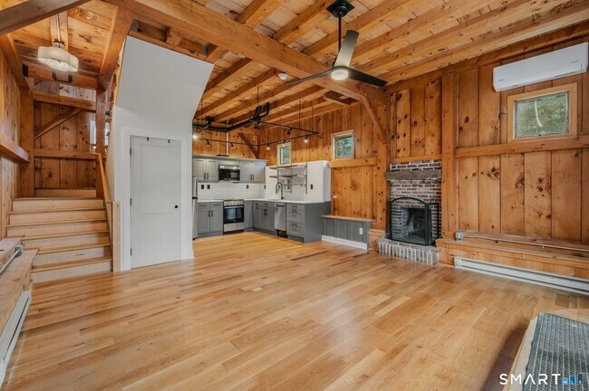 Building Photo - 13 Meadowood Ln