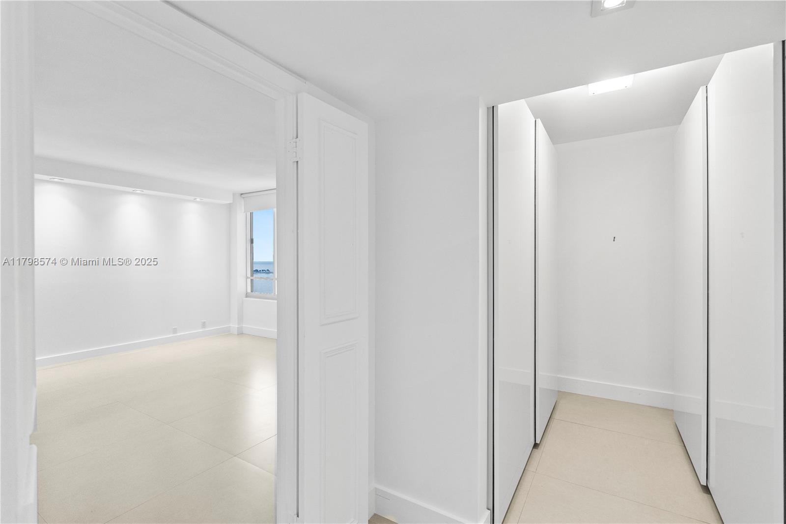 Building Photo - 1541 Brickell Ave