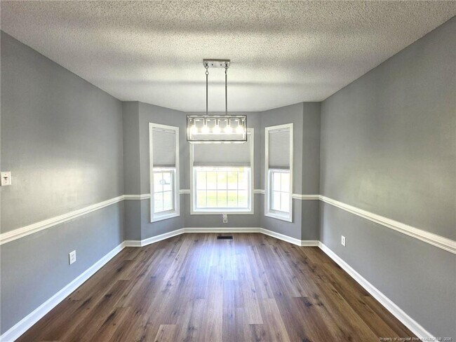 Building Photo - 2917 Franzia Dr