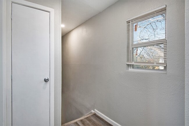 Building Photo - 408 Dawson Cir