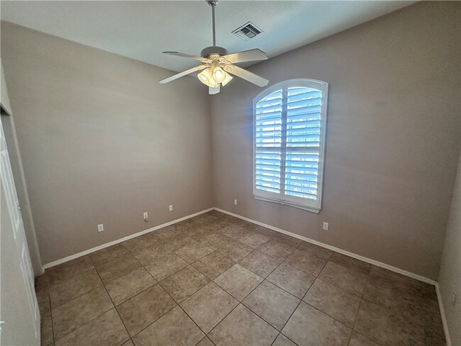 Building Photo - 2792 La Paloma Dr