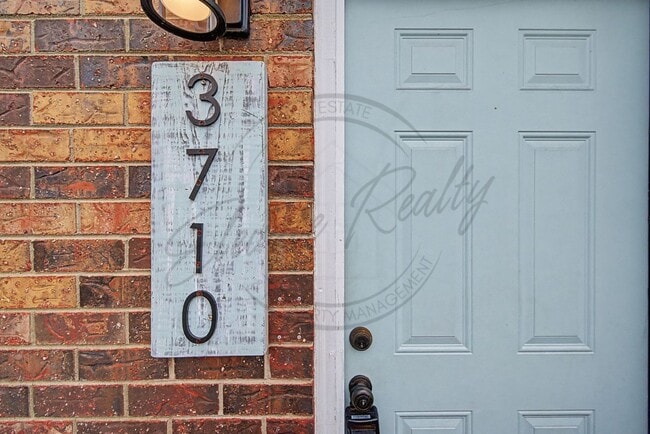 Building Photo - Two Bedroom Ranch in North Nashville - 1/2 Off First Months Rent!