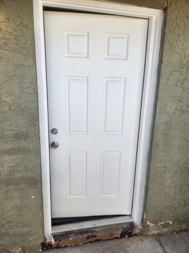 Building Photo - NEWLY RENOVATED 2BD/1BA – CALL TODAY NORTH PHOENIX