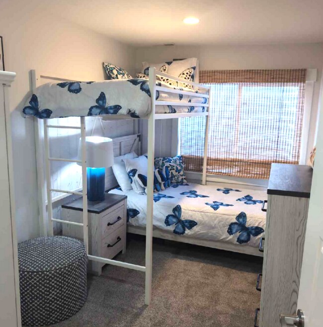 Building Photo - 10617 Topview Rd