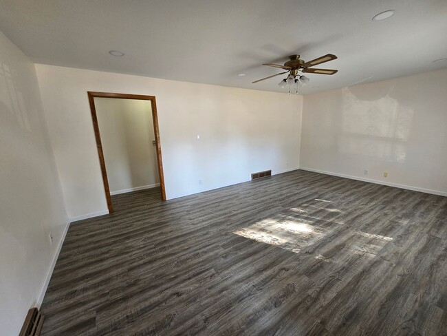 Building Photo - 1133 N Howard Ave