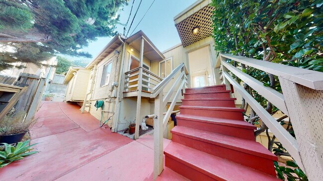 Building Photo - Exceptional Brisbane Home Offering Space, Style & Sunsets