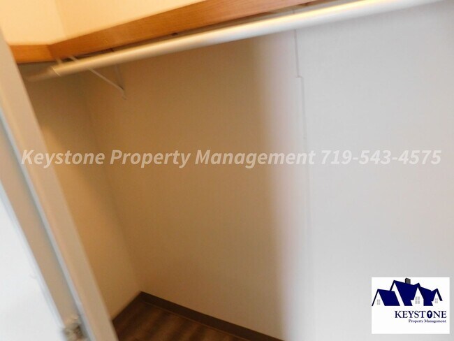 Building Photo - 710 S Walton Dr