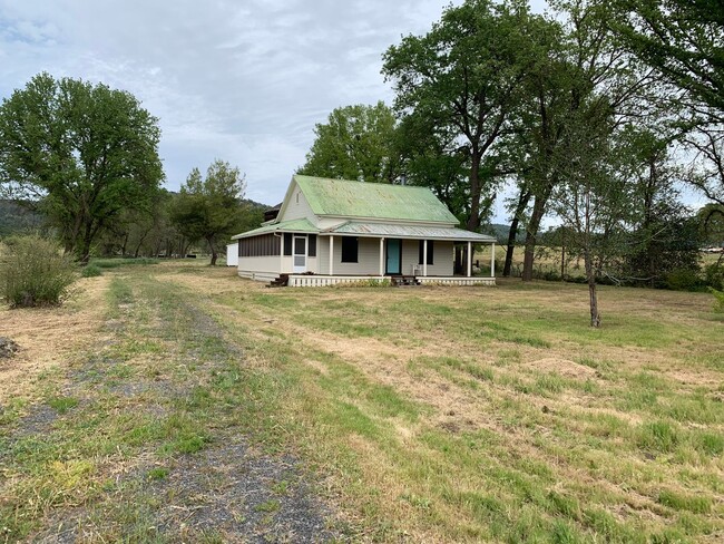 Primary Photo - Gorgeous!! Peaceful Farm House - Rent INCL...