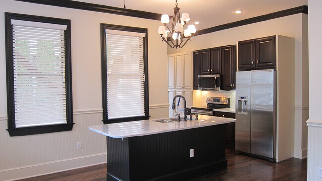 Building Photo - 211 Ashley Ave