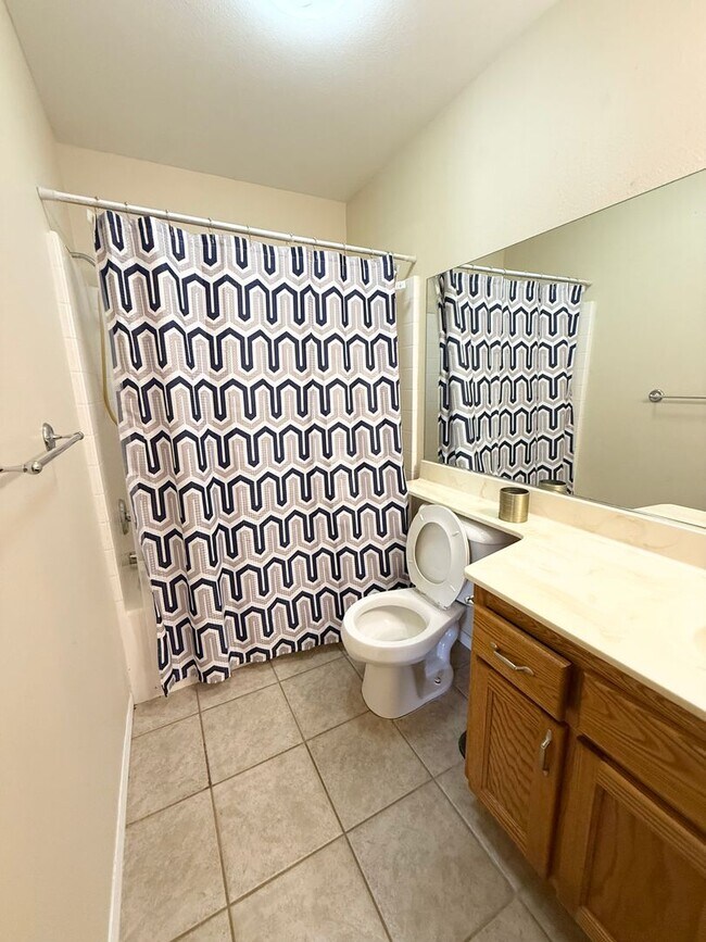Building Photo - Move in special! 3 bedroom corner home close to Boy and Girls Club!