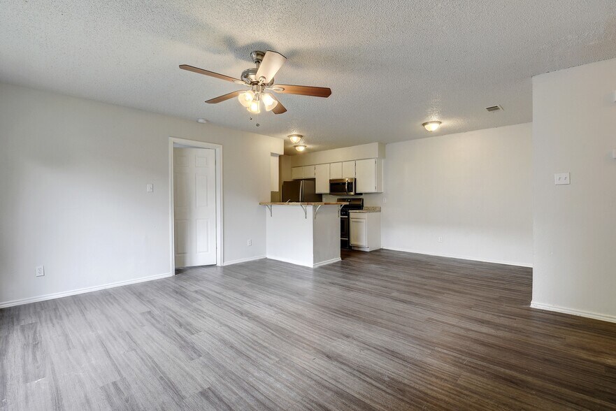 Building Photo - 5303 Spring Meadow Rd