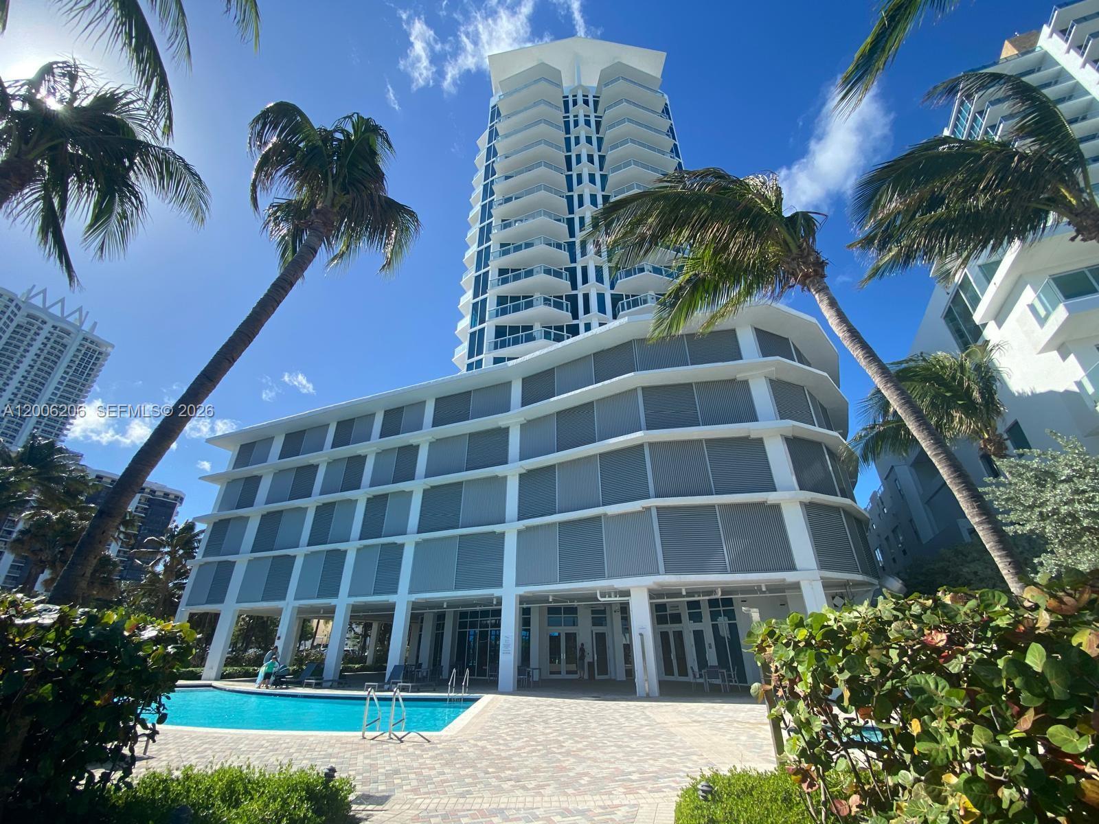 Building Photo - 6515 Collins Ave