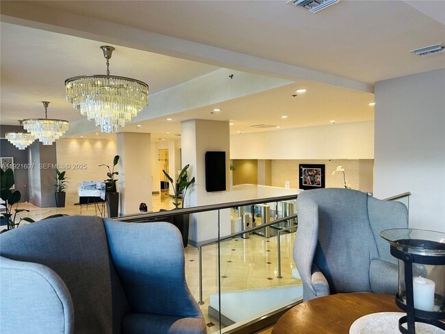 Building Photo - 100 Lincoln Rd