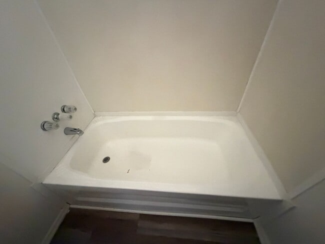 Building Photo - cute and cozy