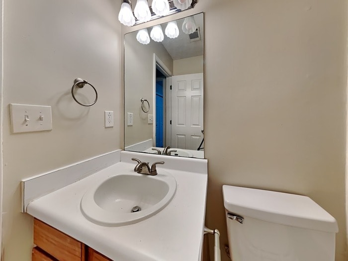 Building Photo - 6468 Drake Manor