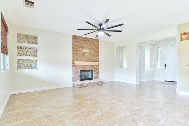 Building Photo - 82950 Vincent Dr