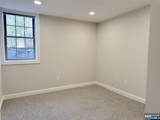 Building Photo - 3104 Rio Vista Dr