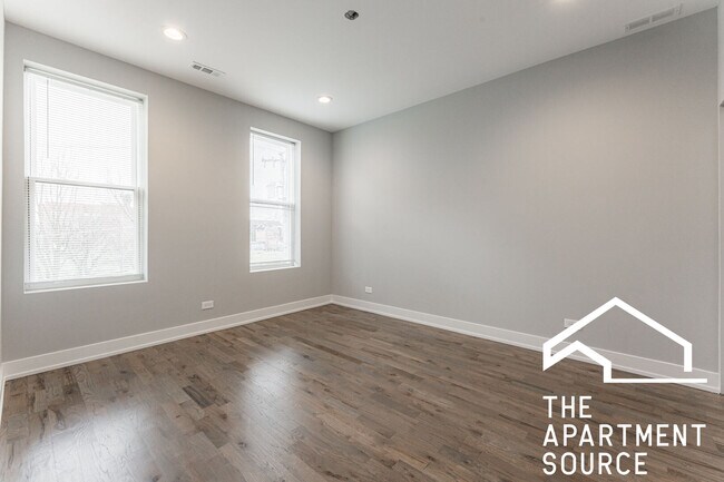 Building Photo - 926 W 32nd Pl