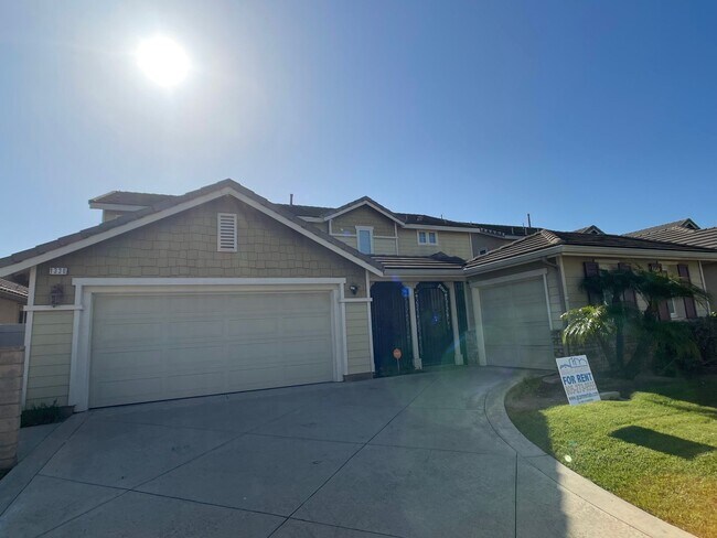 Building Photo - Oxnard 4 Bedroom 3 Full Bathroom 2-Story Home