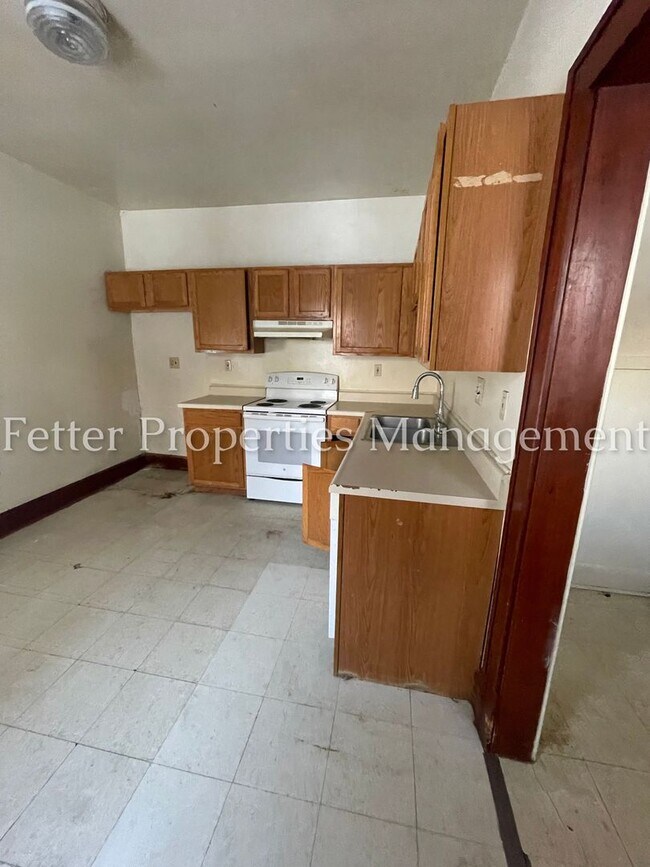 Building Photo - 1651 Burdette Ave