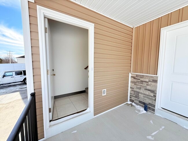 Building Photo - 8125 N Brown Station Rd