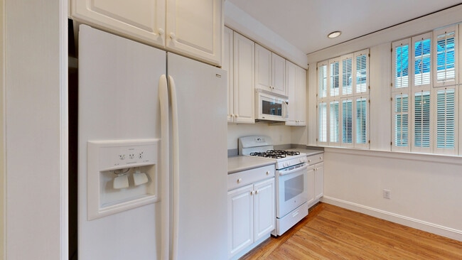 Building Photo - 941 Lombard St