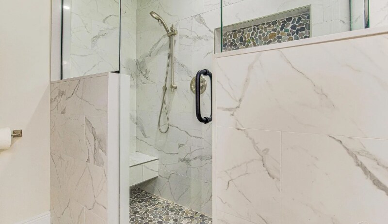 Building Photo - 814 W Gonzalez St