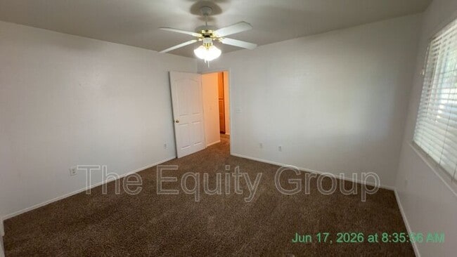 Building Photo - 1827 E Cambridge Ct