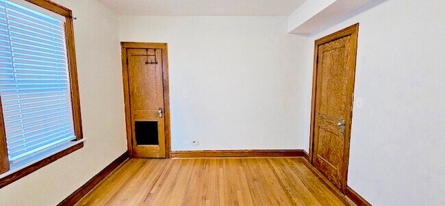 Building Photo - 4446 W Walton St