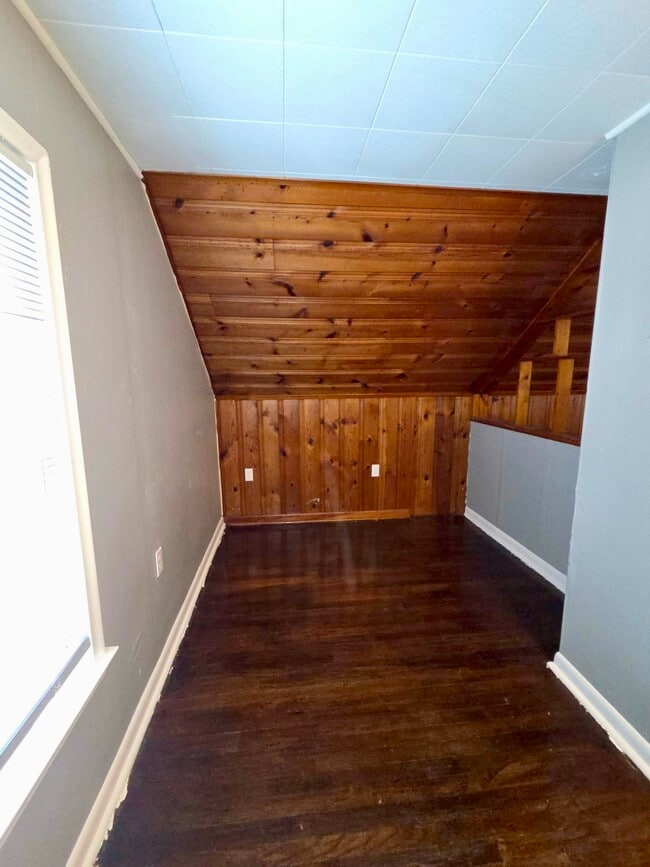 Building Photo - 20243 Westphalia St