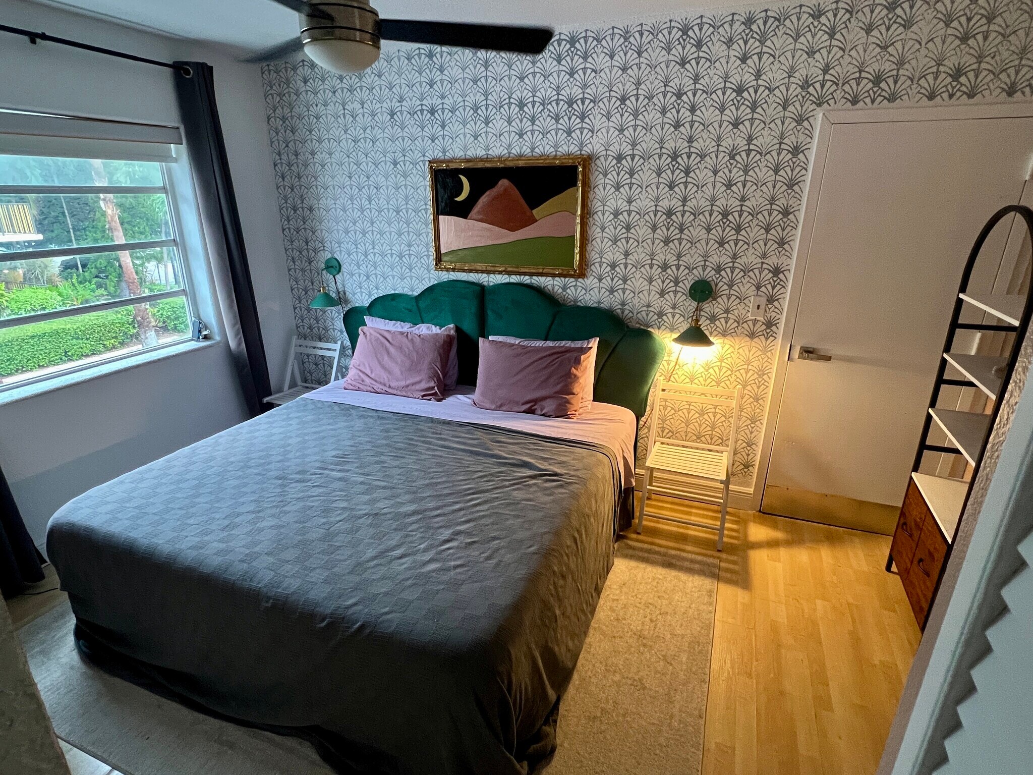 King bed in bedroom with lots of natural light - 901 Euclid Ave