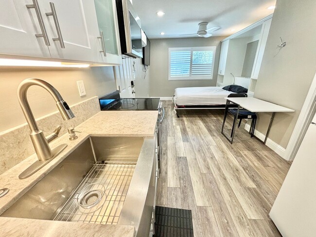 Building Photo - Fully Furnished Studio Near Nugget