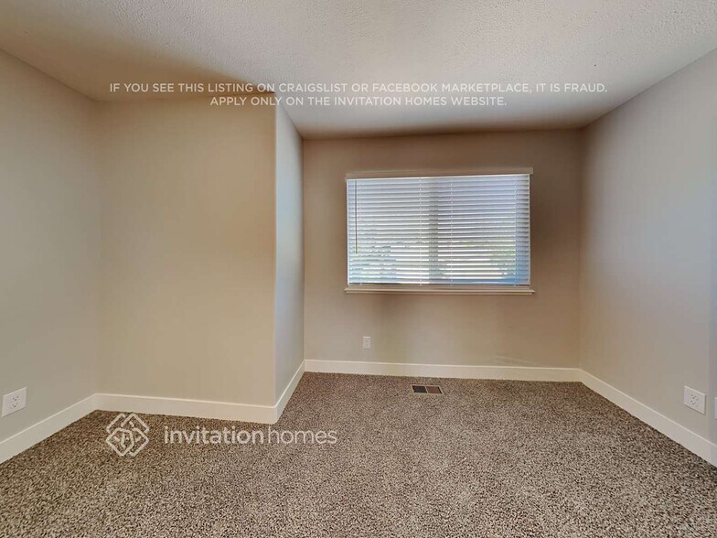 Building Photo - 5785 Grapevine Dr