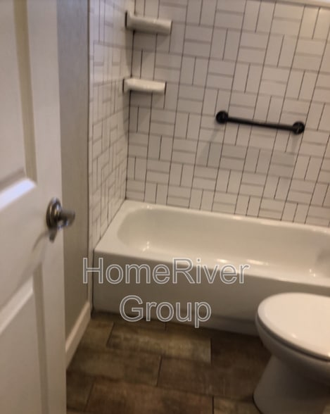 Building Photo - 1410 Glenmere Dr