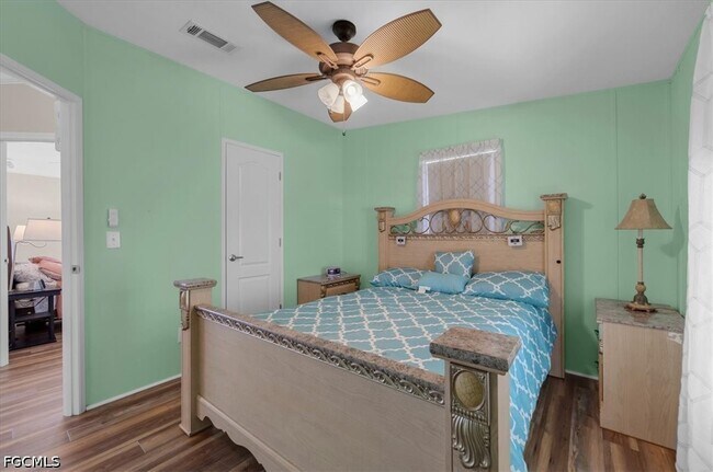 Building Photo - 701 Coral Dr