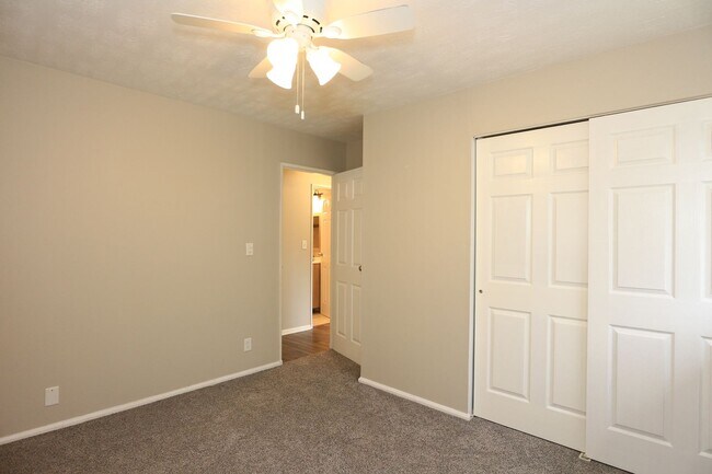 Building Photo - Three Bedroom Lafayette Home!