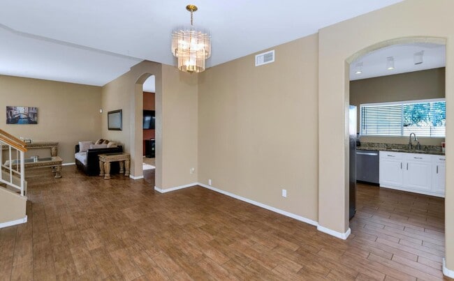 Building Photo - 11155 E Laurel Ln