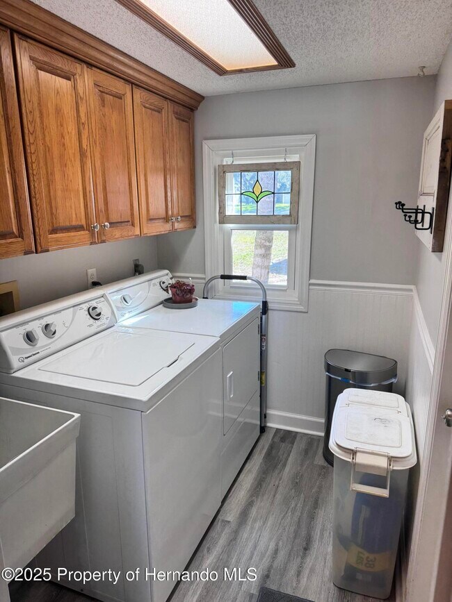 Building Photo - 5281 Aaron Ln