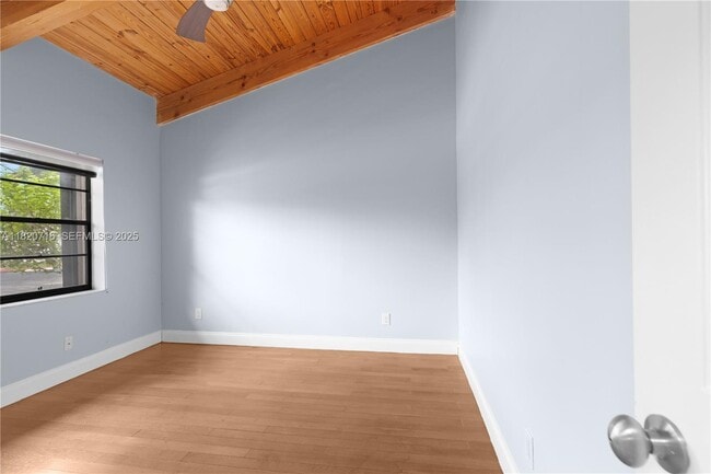 Building Photo - 2627 Parkview Dr S