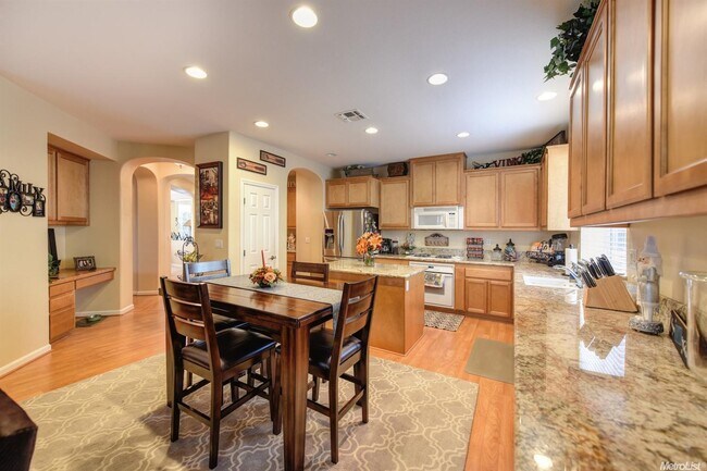 Building Photo - Immaculate Single-Story Home- in Roseville...