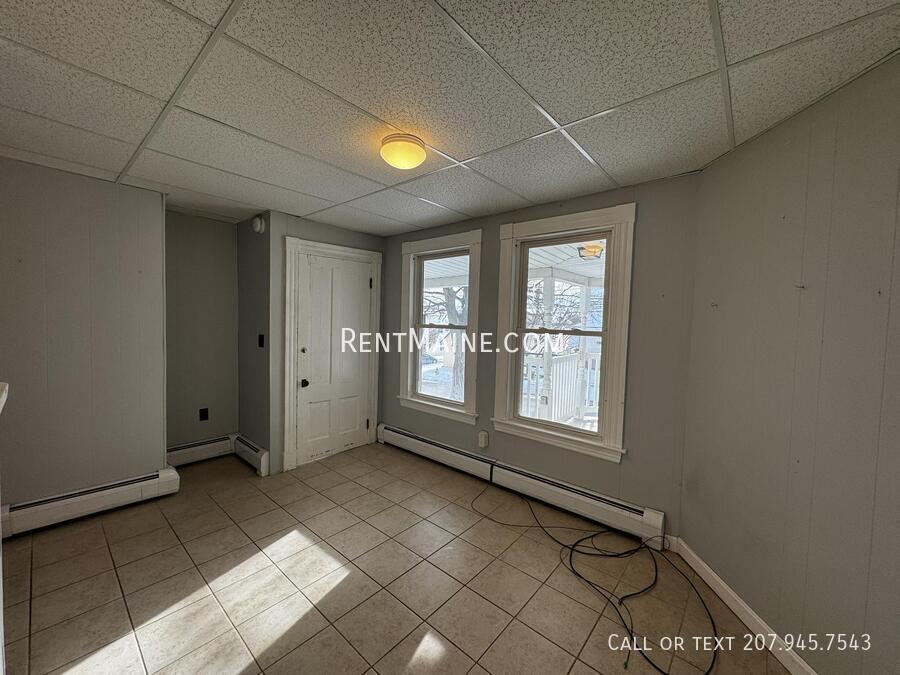 Building Photo - 17 Edwards St