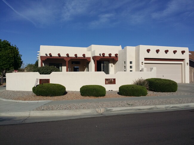 Building Photo - 10112 Luz del Dia Dr NW