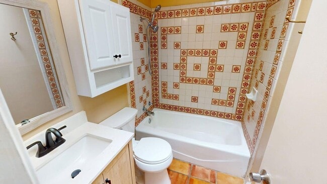 Building Photo - Sweet 3 bedroom