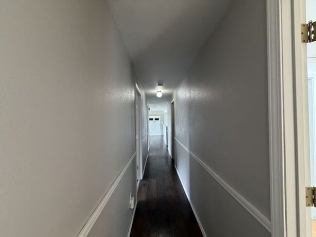 Building Photo - Spacious Rambler for Lease