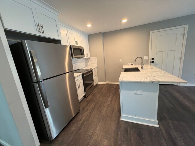 Building Photo - Charming 4/2.5 House in Armuchee- $1,995