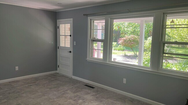 Building Photo - 56 Capral Ln