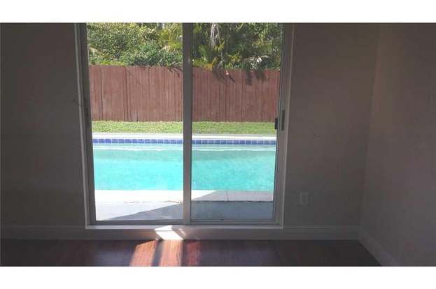 Building Photo - 20322 NE 14th Ct