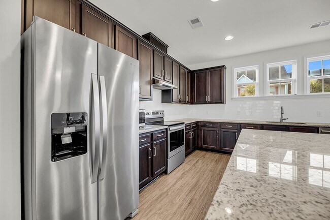 Building Photo - Charming Johns Island Retreat with Modern Amenities