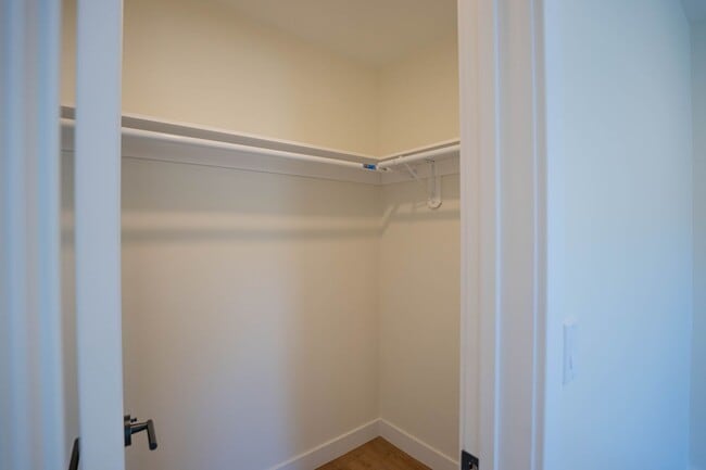 Building Photo - 1038 Westmoreland Ave